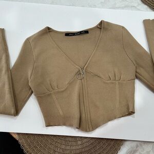 Roma concept crop top. Size M
G-19